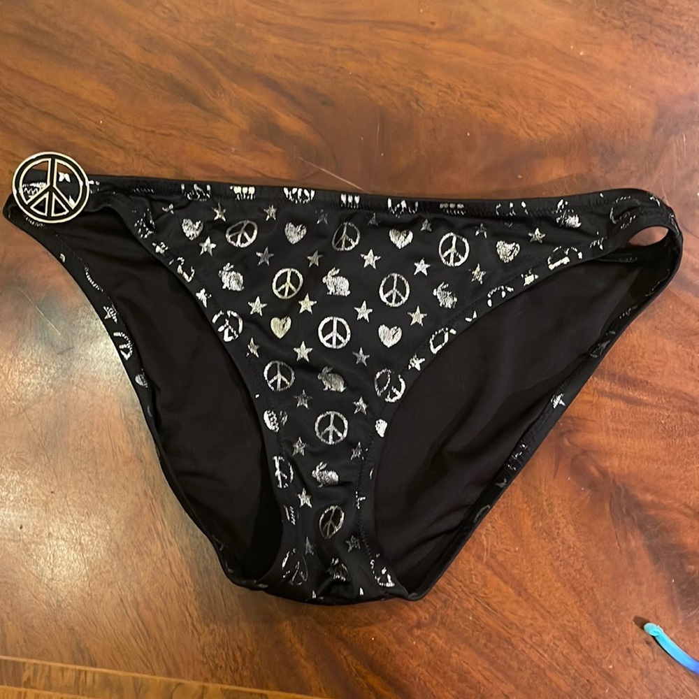 Victoria’s Secret blacksilver heart star piece bikini bottom large piece emblem